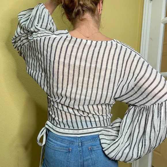 EN CREME boutique Embroidered Wrap Crop Top with Balloon Sleeves - large - Picture 3 of 5